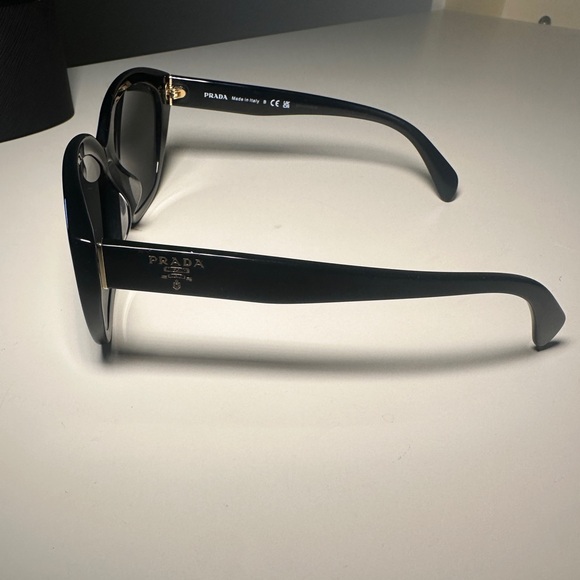 Prada PR16XSF sunglasses 🕶️ - Picture 2 of 5